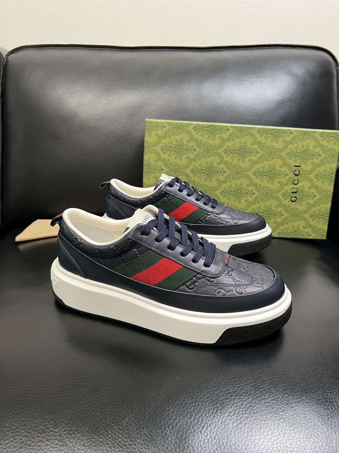 Gucci 高品质 顶级工艺品 古奇 专柜新款原厂配置，意大利进口牛皮面料，进口牛皮内里垫，透气舒适，鞋