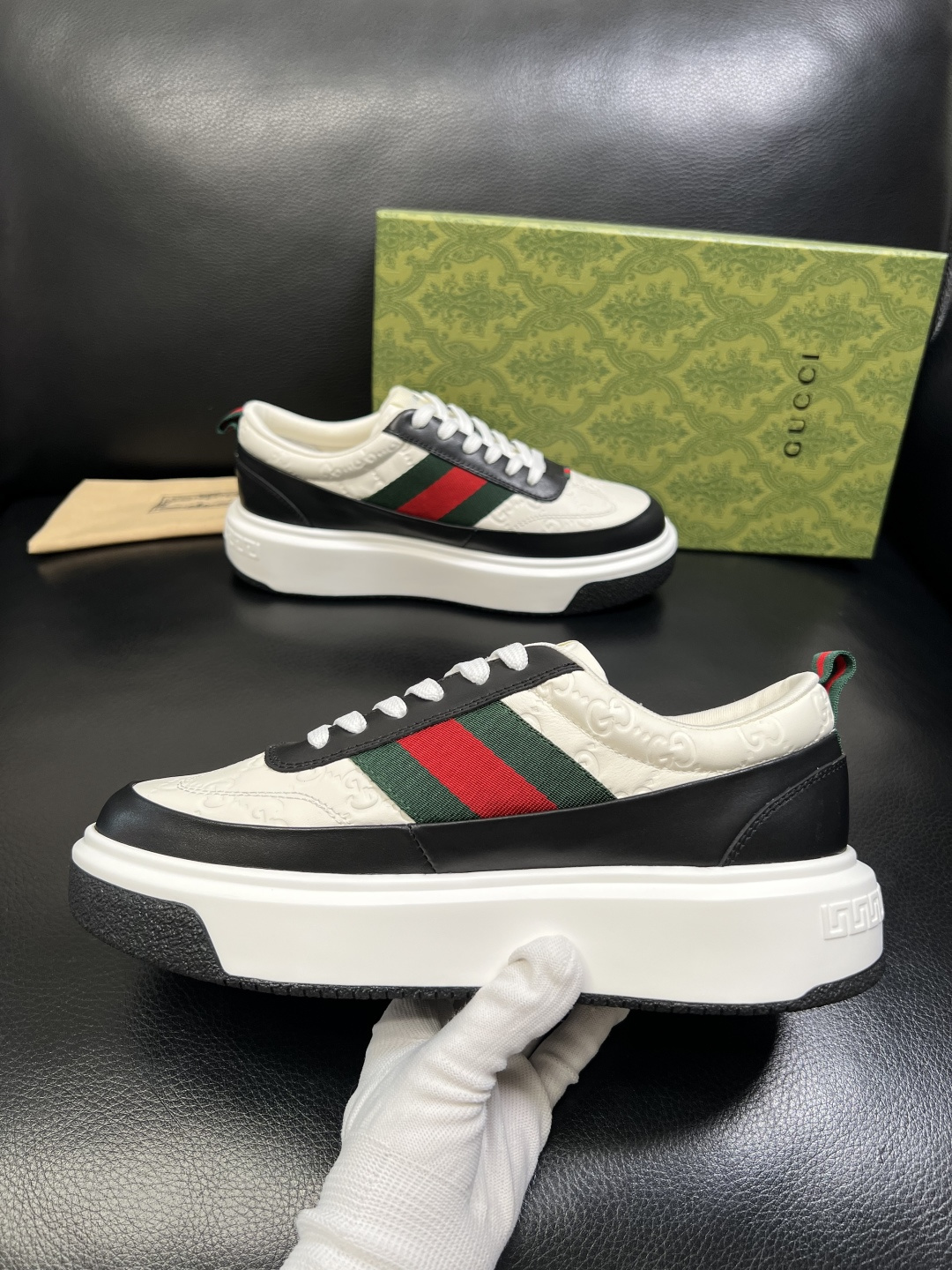 Gucci 高品质 顶级工艺品 古奇 专柜新款原厂配置，意大利进口牛皮面料，进口牛皮内里垫，透气舒适，鞋