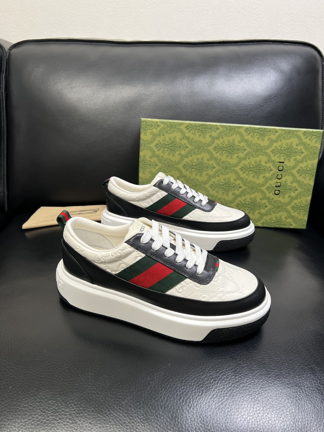 Gucci 高品质 顶级工艺品 古奇 专柜新款原厂配置，意大利进口牛皮面料，进口牛皮内里垫，透气舒适，鞋