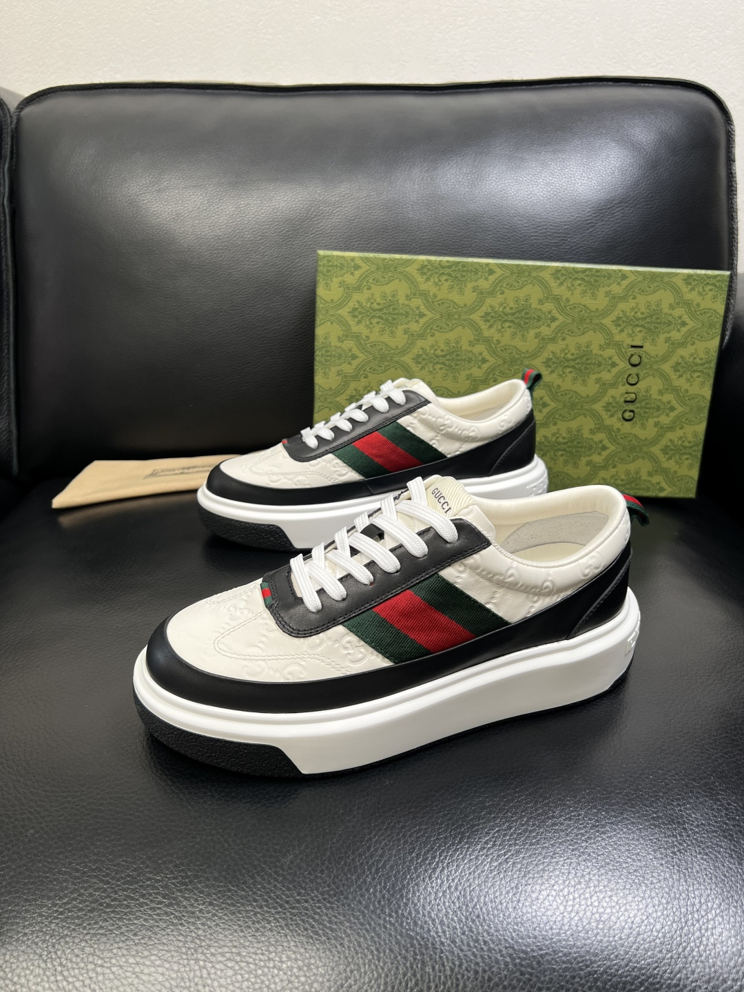 Gucci 高品质 顶级工艺品 古奇 专柜新款原厂配置，意大利进口牛皮面料，进口牛皮内里垫，透气舒适，鞋