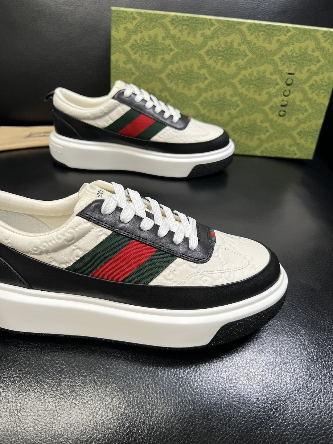 Gucci 高品质 顶级工艺品 古奇 专柜新款原厂配置，意大利进口牛皮面料，进口牛皮内里垫，透气舒适，鞋