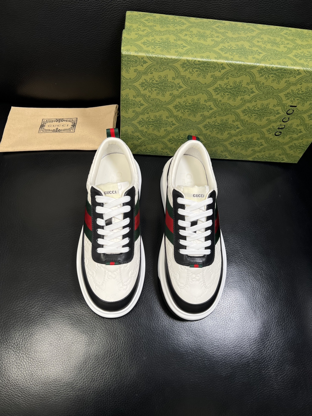 Gucci 高品质 顶级工艺品 古奇 专柜新款原厂配置，意大利进口牛皮面料，进口牛皮内里垫，透气舒适，鞋