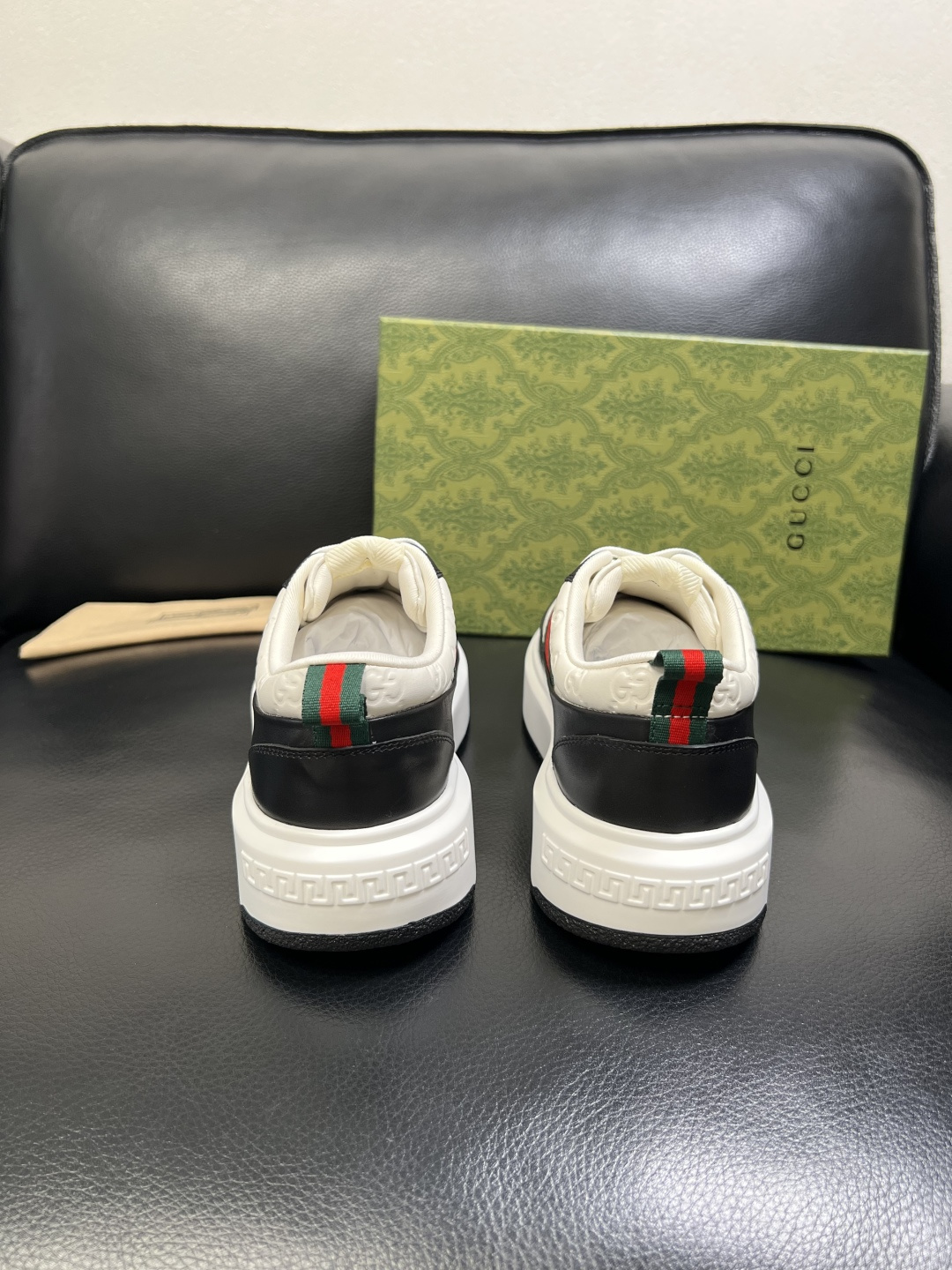 Gucci 高品质 顶级工艺品 古奇 专柜新款原厂配置，意大利进口牛皮面料，进口牛皮内里垫，透气舒适，鞋