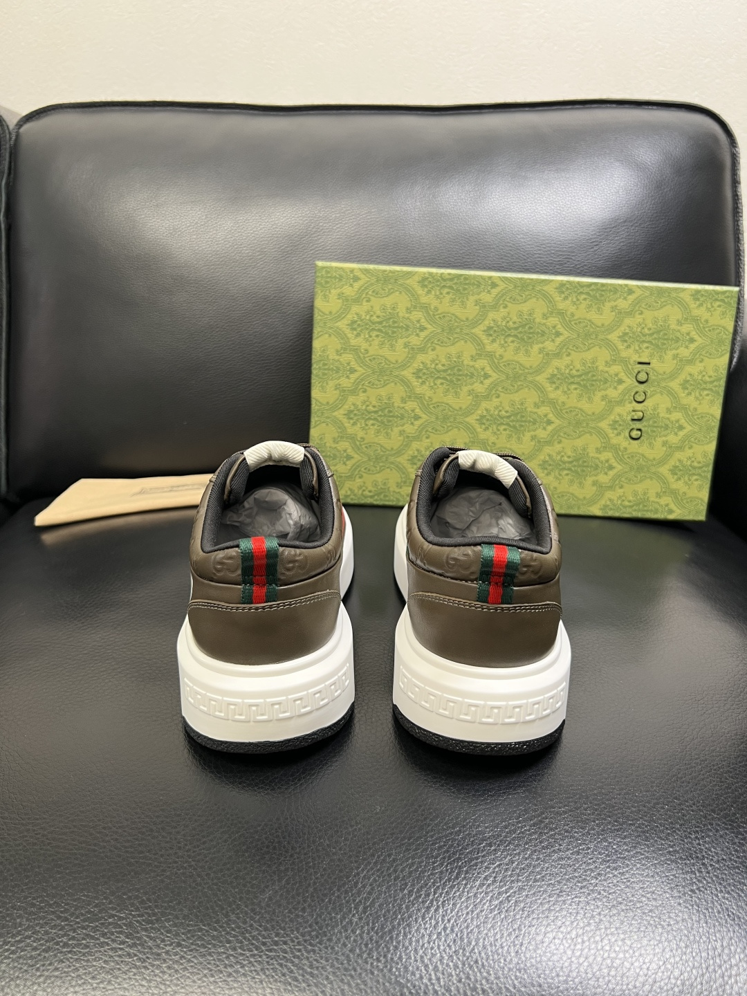 Gucci 高品质 顶级工艺品 古奇 专柜新款原厂配置，意大利进口牛皮面料，进口牛皮内里垫，透气舒适，鞋