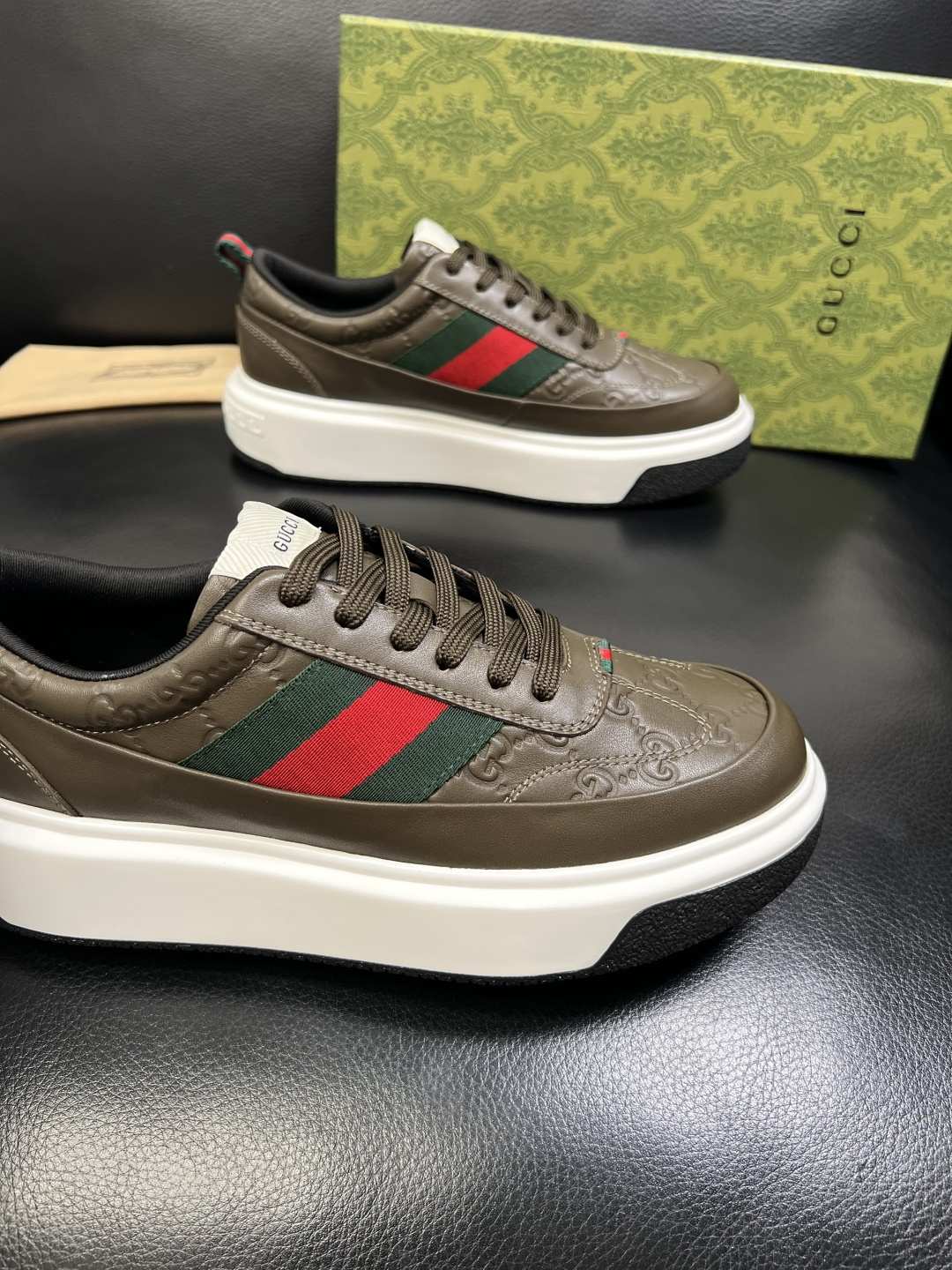 Gucci 高品质 顶级工艺品 古奇 专柜新款原厂配置，意大利进口牛皮面料，进口牛皮内里垫，透气舒适，鞋