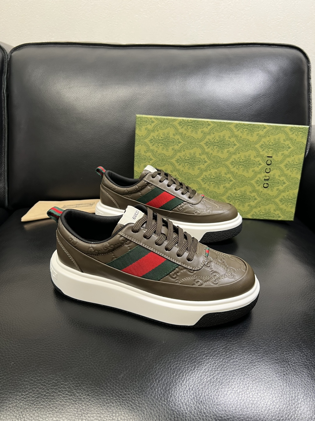 Gucci 高品质 顶级工艺品 古奇 专柜新款原厂配置，意大利进口牛皮面料，进口牛皮内里垫，透气舒适，鞋