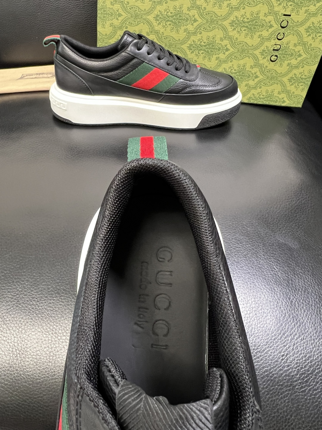 Gucci 高品质 顶级工艺品 古奇 专柜新款原厂配置，意大利进口牛皮面料，进口牛皮内里垫，透气舒适，鞋