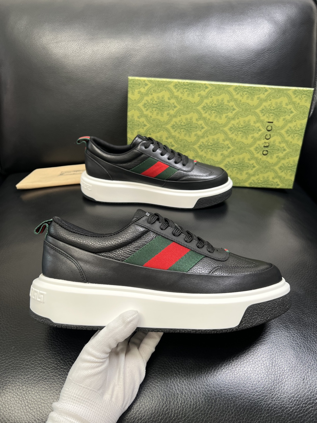 Gucci 高品质 顶级工艺品 古奇 专柜新款原厂配置，意大利进口牛皮面料，进口牛皮内里垫，透气舒适，鞋