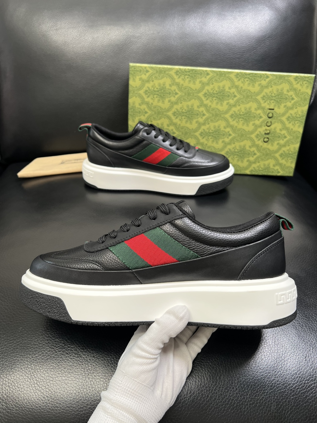 Gucci 高品质 顶级工艺品 古奇 专柜新款原厂配置，意大利进口牛皮面料，进口牛皮内里垫，透气舒适，鞋