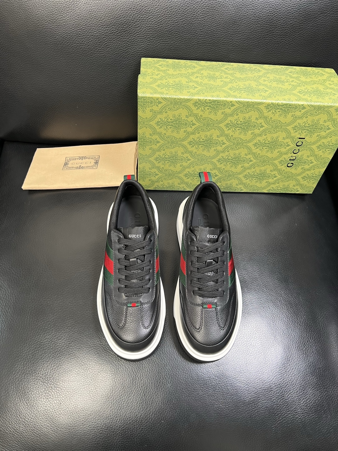 Gucci 高品质 顶级工艺品 古奇 专柜新款原厂配置，意大利进口牛皮面料，进口牛皮内里垫，透气舒适，鞋