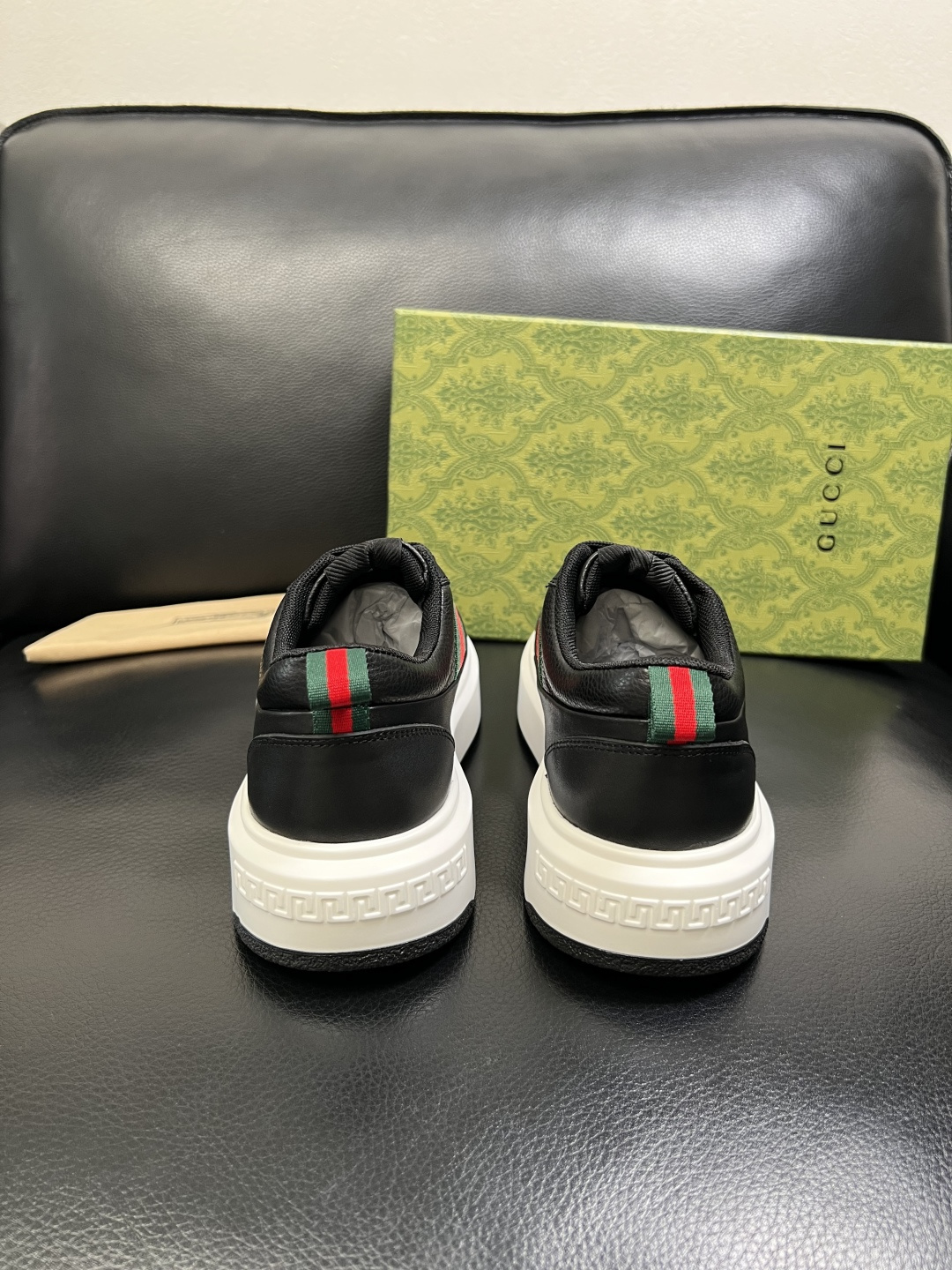 Gucci 高品质 顶级工艺品 古奇 专柜新款原厂配置，意大利进口牛皮面料，进口牛皮内里垫，透气舒适，鞋
