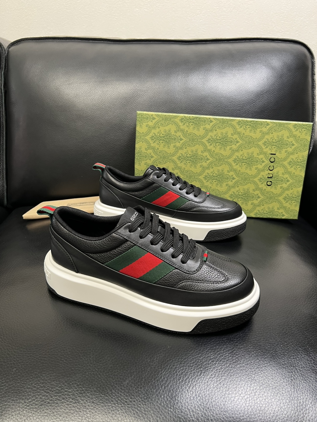 Gucci 高品质 顶级工艺品 古奇 专柜新款原厂配置，意大利进口牛皮面料，进口牛皮内里垫，透气舒适，鞋