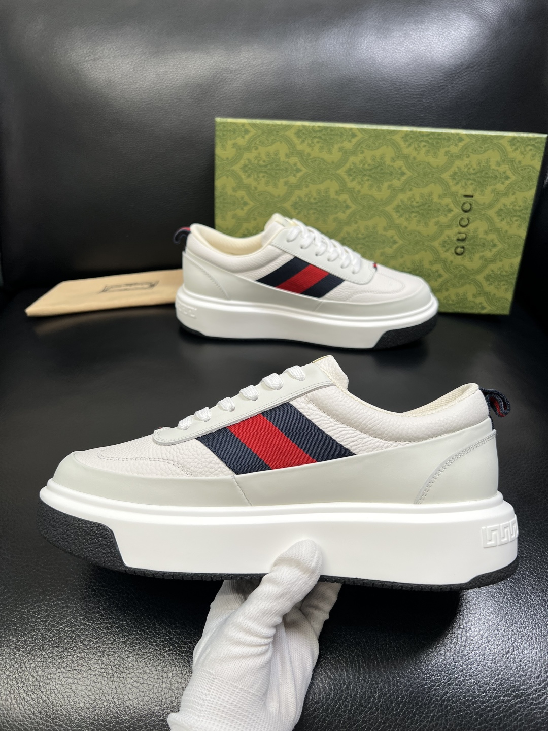 Gucci 高品质 顶级工艺品 古奇 专柜新款原厂配置，意大利进口牛皮面料，进口牛皮内里垫，透气舒适，鞋