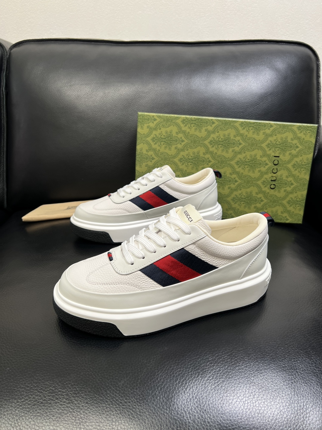 Gucci 高品质 顶级工艺品 古奇 专柜新款原厂配置，意大利进口牛皮面料，进口牛皮内里垫，透气舒适，鞋