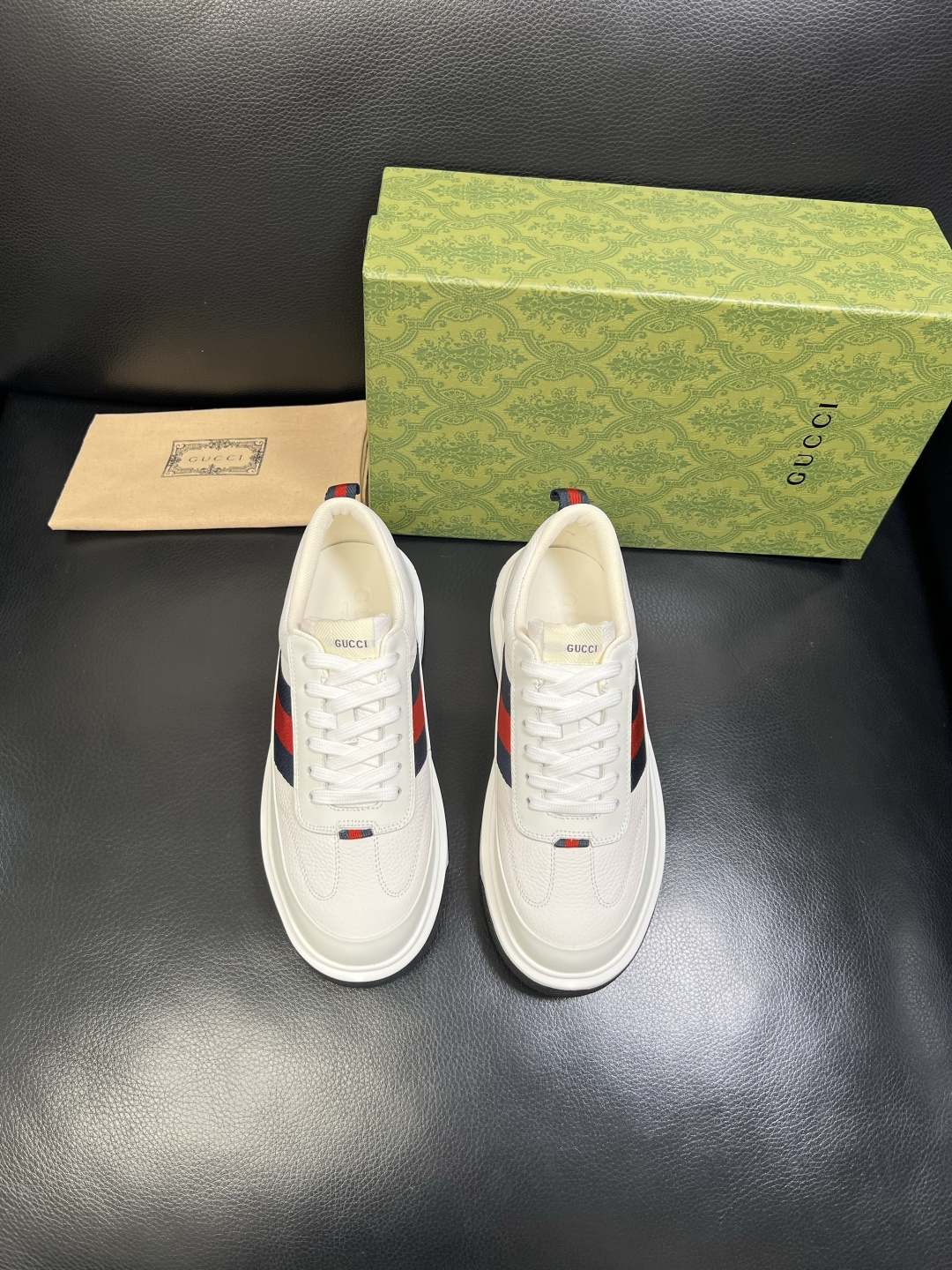 Gucci 高品质 顶级工艺品 古奇 专柜新款原厂配置，意大利进口牛皮面料，进口牛皮内里垫，透气舒适，鞋