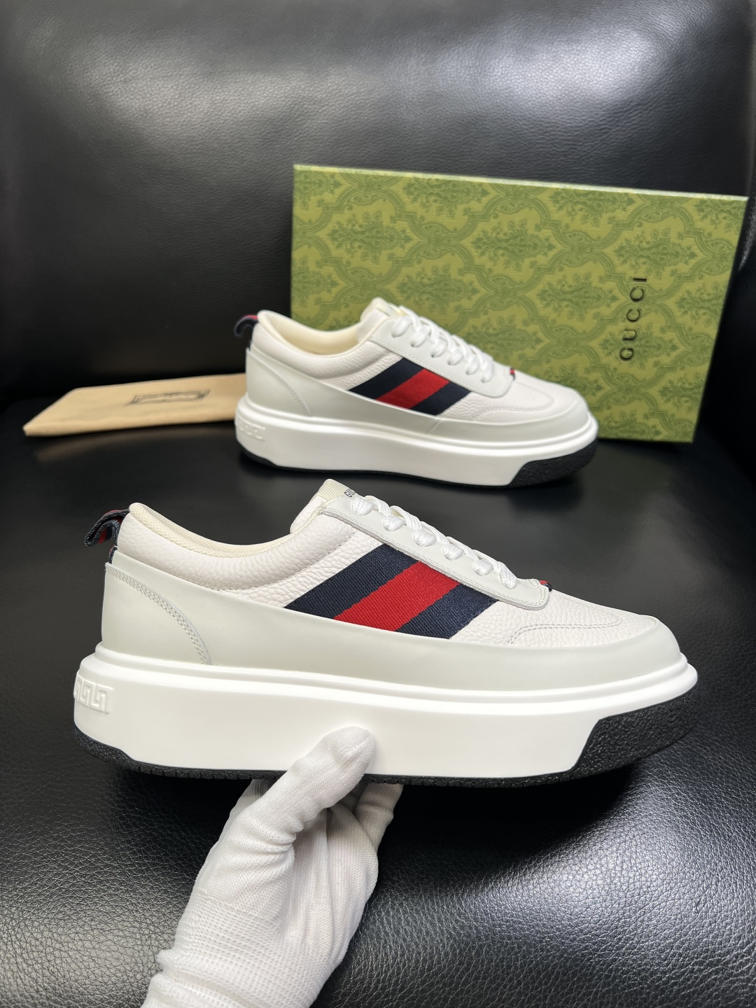 Gucci 高品质 顶级工艺品 古奇 专柜新款原厂配置，意大利进口牛皮面料，进口牛皮内里垫，透气舒适，鞋