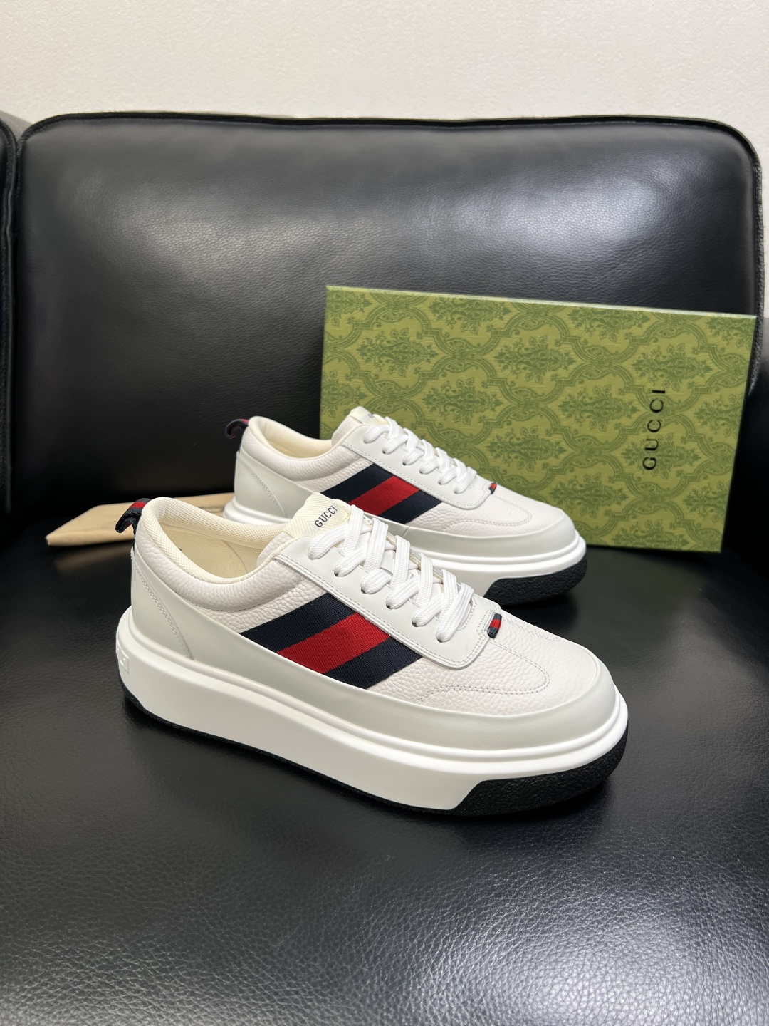 Gucci 高品质 顶级工艺品 古奇 专柜新款原厂配置，意大利进口牛皮面料，进口牛皮内里垫，透气舒适，鞋