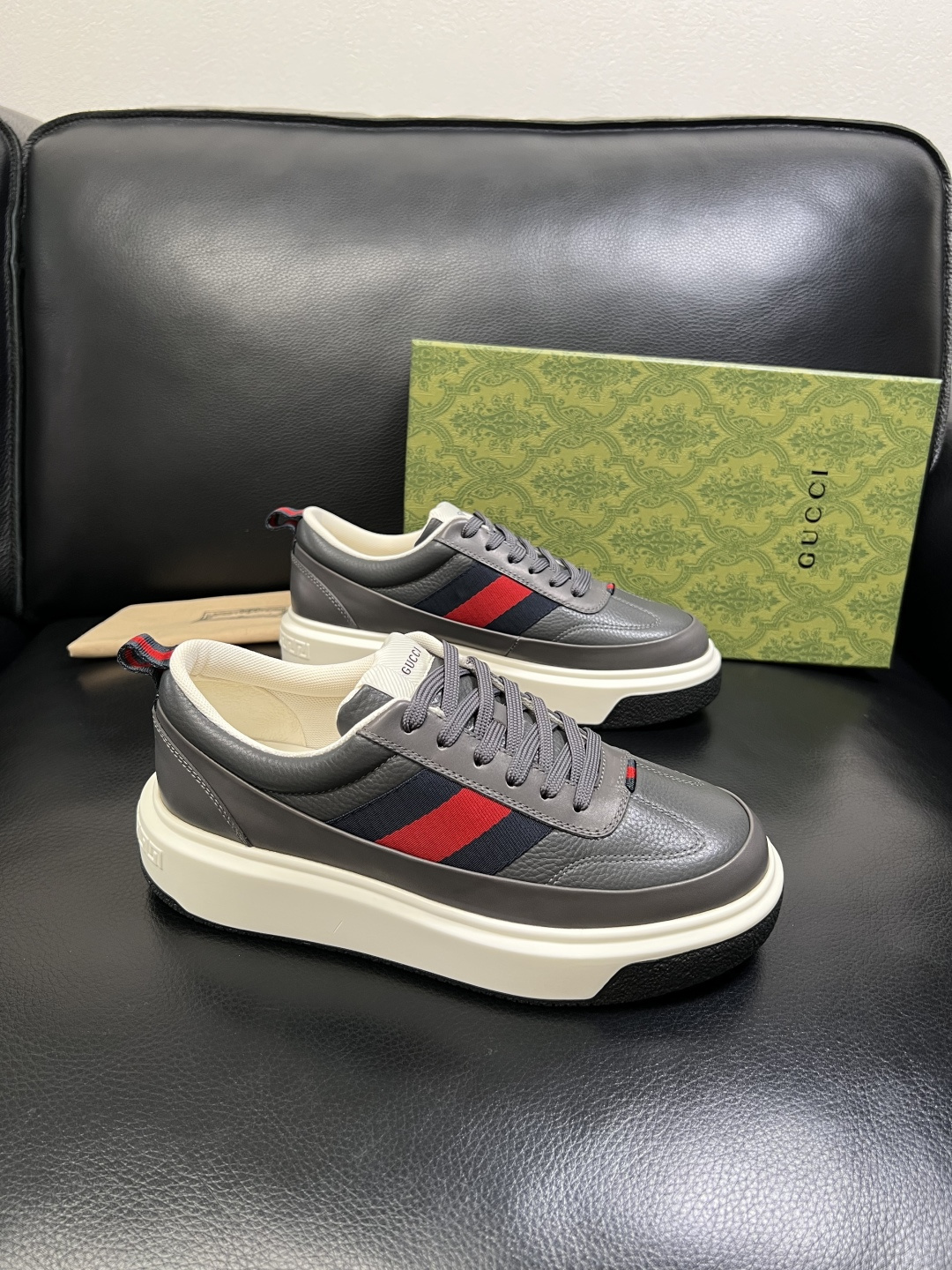 Gucci 高品质 顶级工艺品 古奇 专柜新款原厂配置，意大利进口牛皮面料，进口牛皮内里垫，透气舒适，鞋