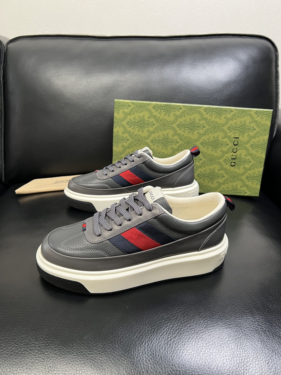 Gucci 高品质 顶级工艺品 古奇 专柜新款原厂配置，意大利进口牛皮面料，进口牛皮内里垫，透气舒适，鞋