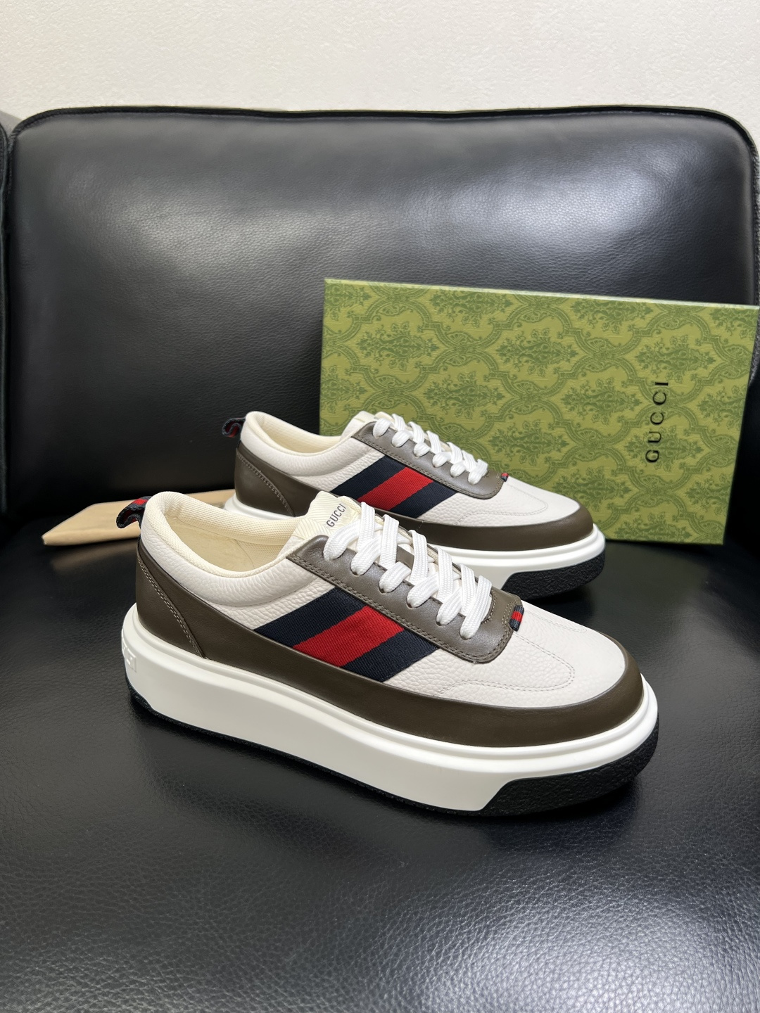 Gucci 高品质 顶级工艺品 古奇 专柜新款原厂配置，意大利进口牛皮面料，进口牛皮内里垫，透气舒适，鞋