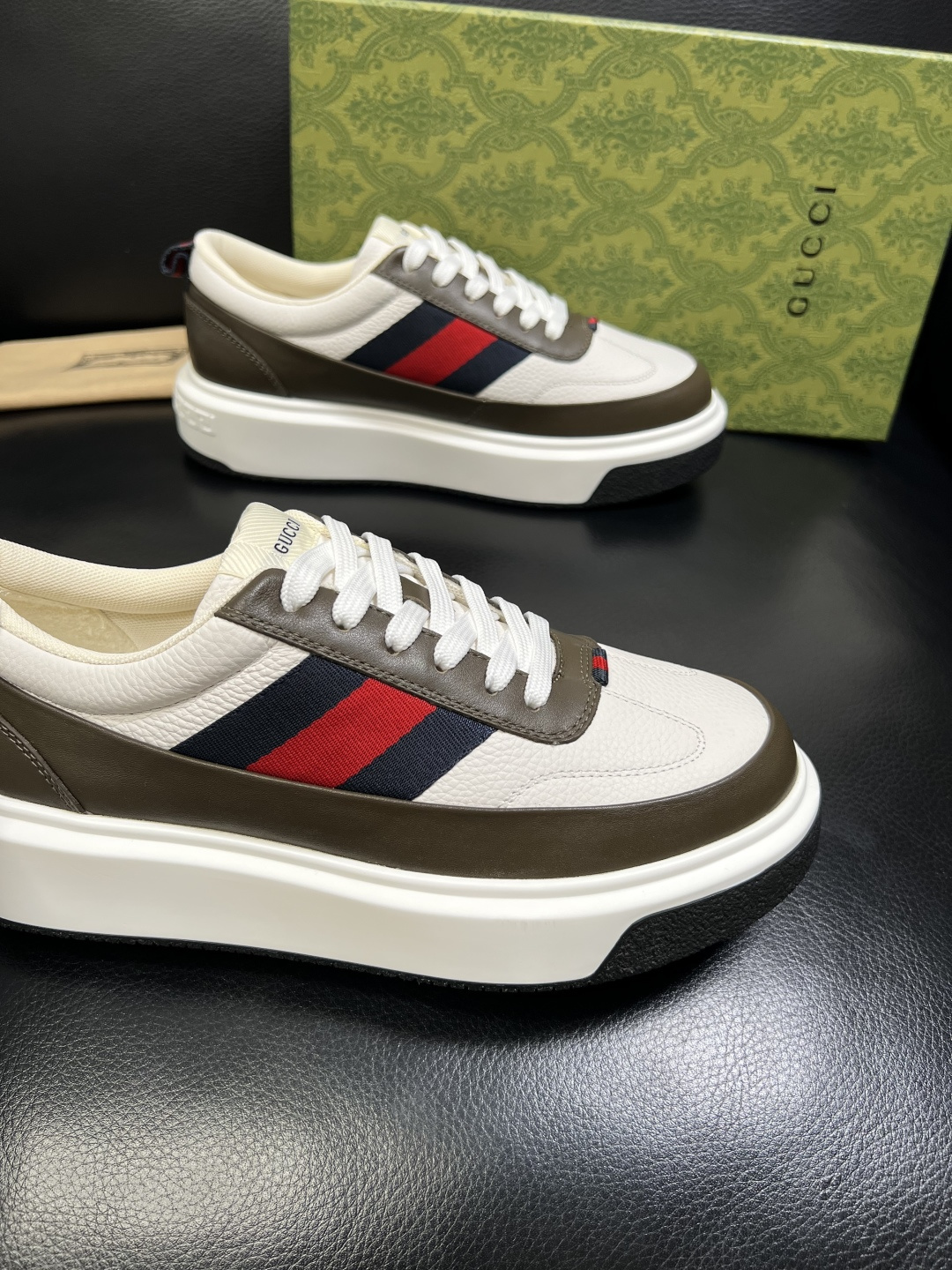 Gucci 高品质 顶级工艺品 古奇 专柜新款原厂配置，意大利进口牛皮面料，进口牛皮内里垫，透气舒适，鞋