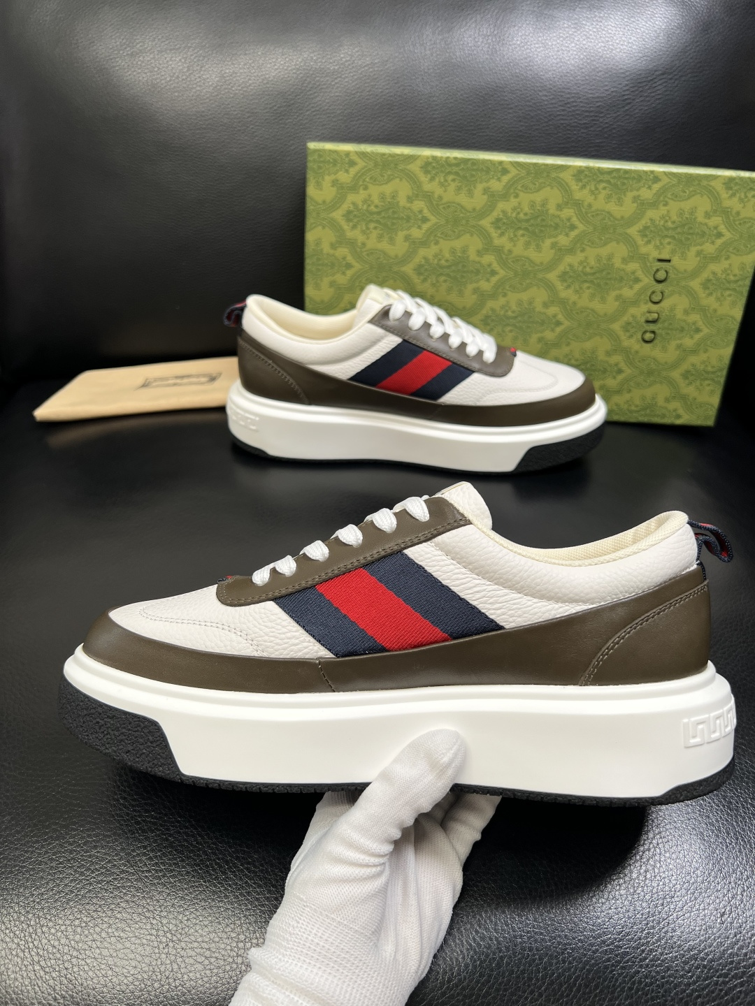 Gucci 高品质 顶级工艺品 古奇 专柜新款原厂配置，意大利进口牛皮面料，进口牛皮内里垫，透气舒适，鞋