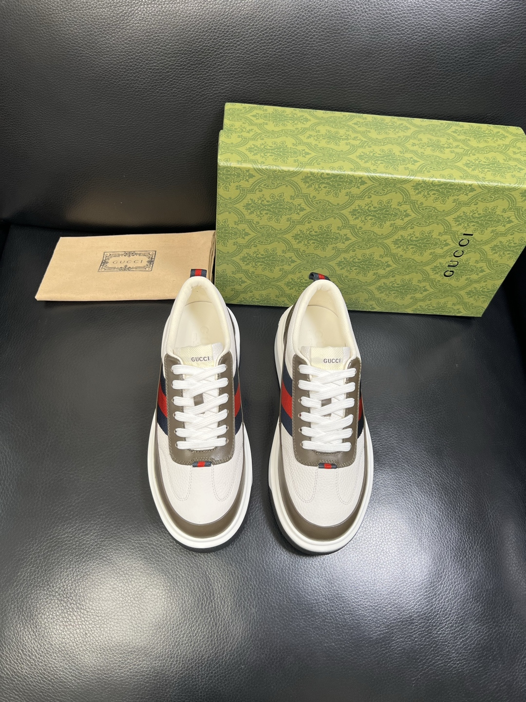 Gucci 高品质 顶级工艺品 古奇 专柜新款原厂配置，意大利进口牛皮面料，进口牛皮内里垫，透气舒适，鞋