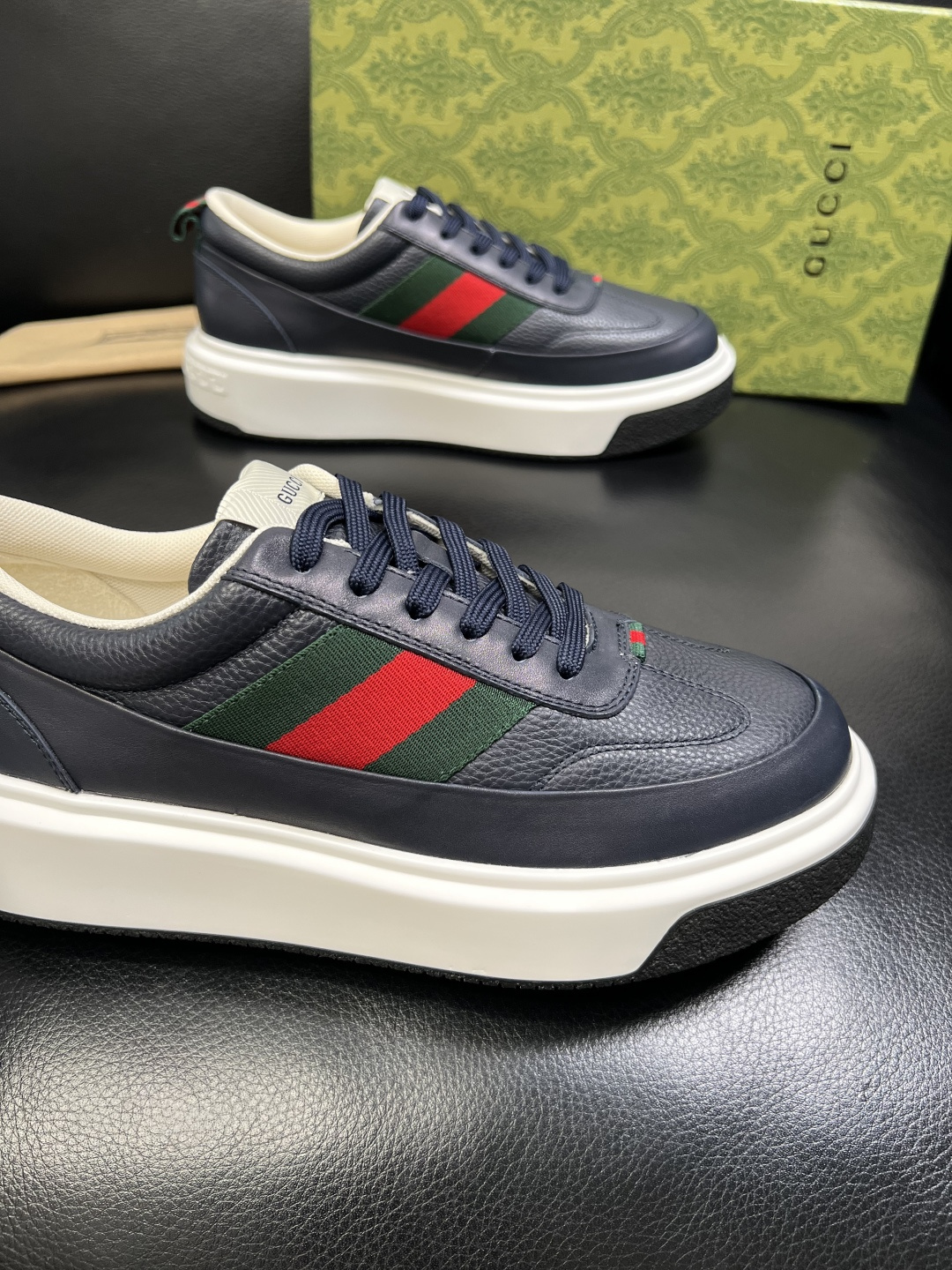 Gucci 高品质 顶级工艺品 古奇 专柜新款原厂配置，意大利进口牛皮面料，进口牛皮内里垫，透气舒适，鞋