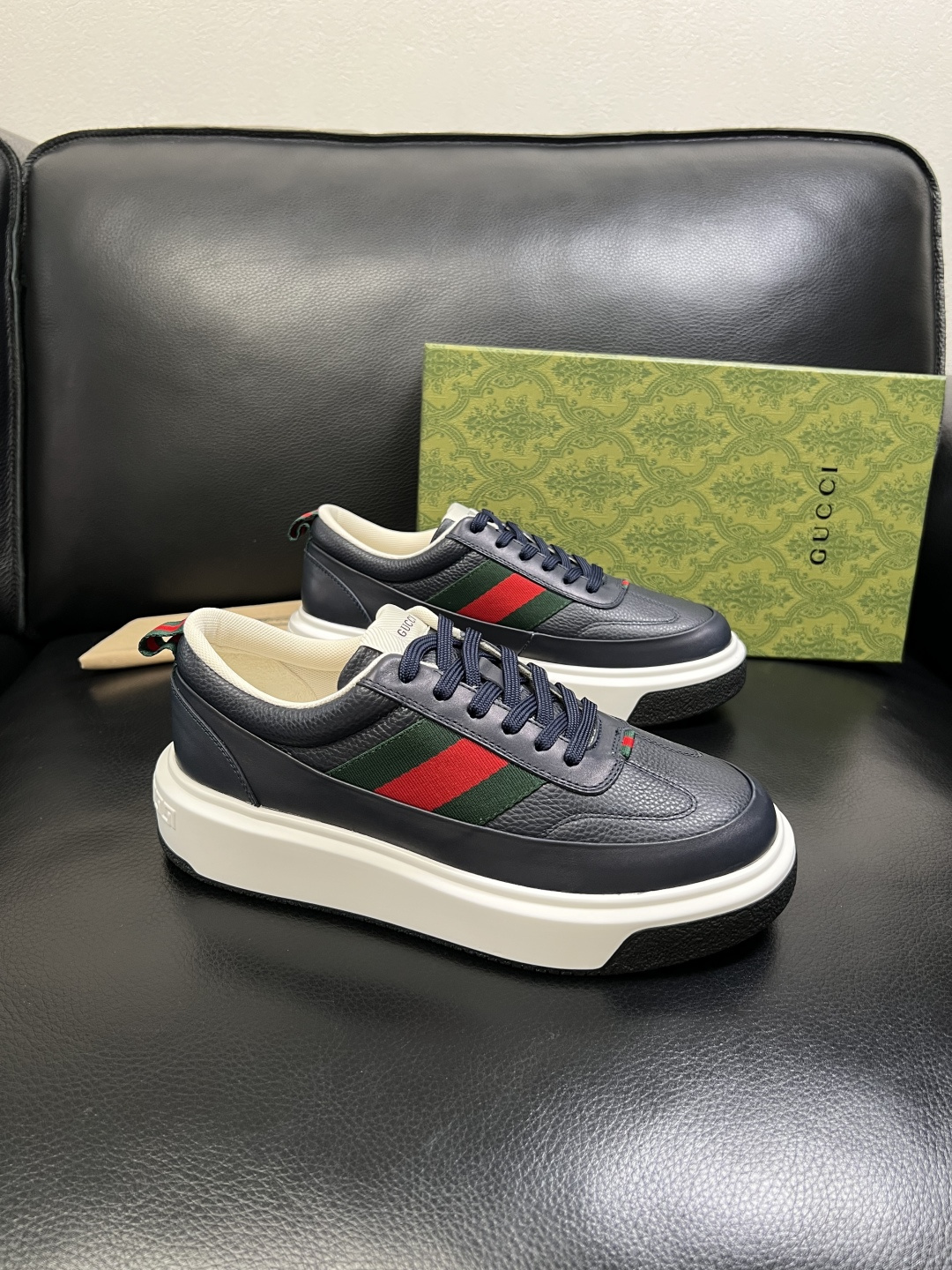 Gucci 高品质 顶级工艺品 古奇 专柜新款原厂配置，意大利进口牛皮面料，进口牛皮内里垫，透气舒适，鞋