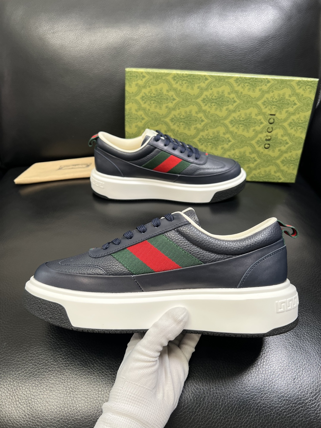 Gucci 高品质 顶级工艺品 古奇 专柜新款原厂配置，意大利进口牛皮面料，进口牛皮内里垫，透气舒适，鞋