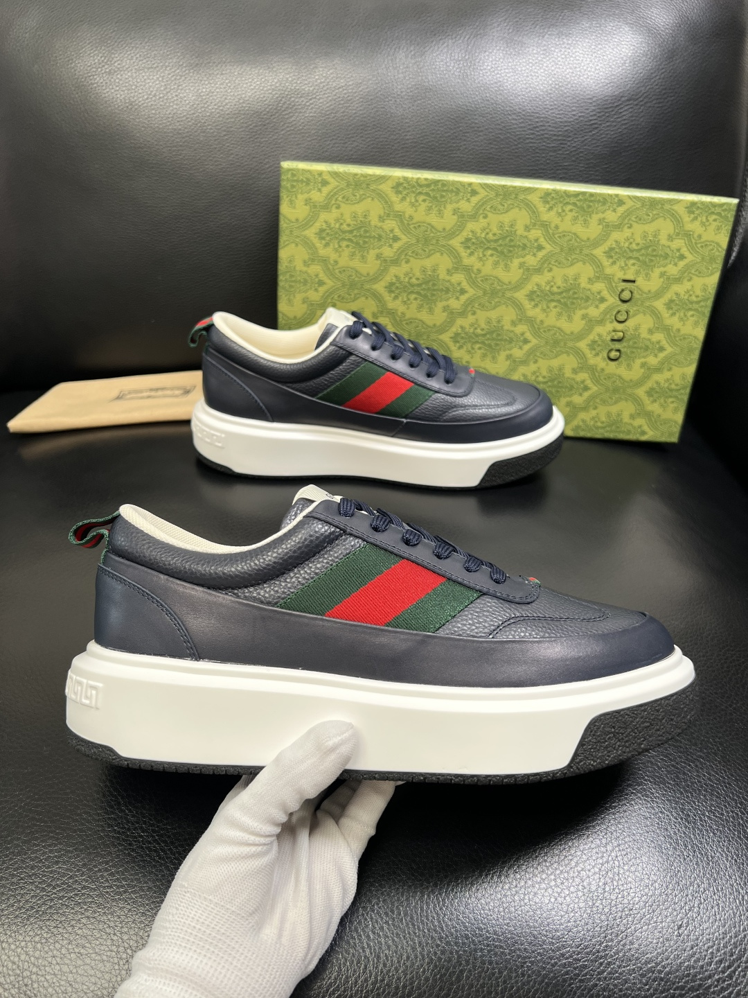 Gucci 高品质 顶级工艺品 古奇 专柜新款原厂配置，意大利进口牛皮面料，进口牛皮内里垫，透气舒适，鞋