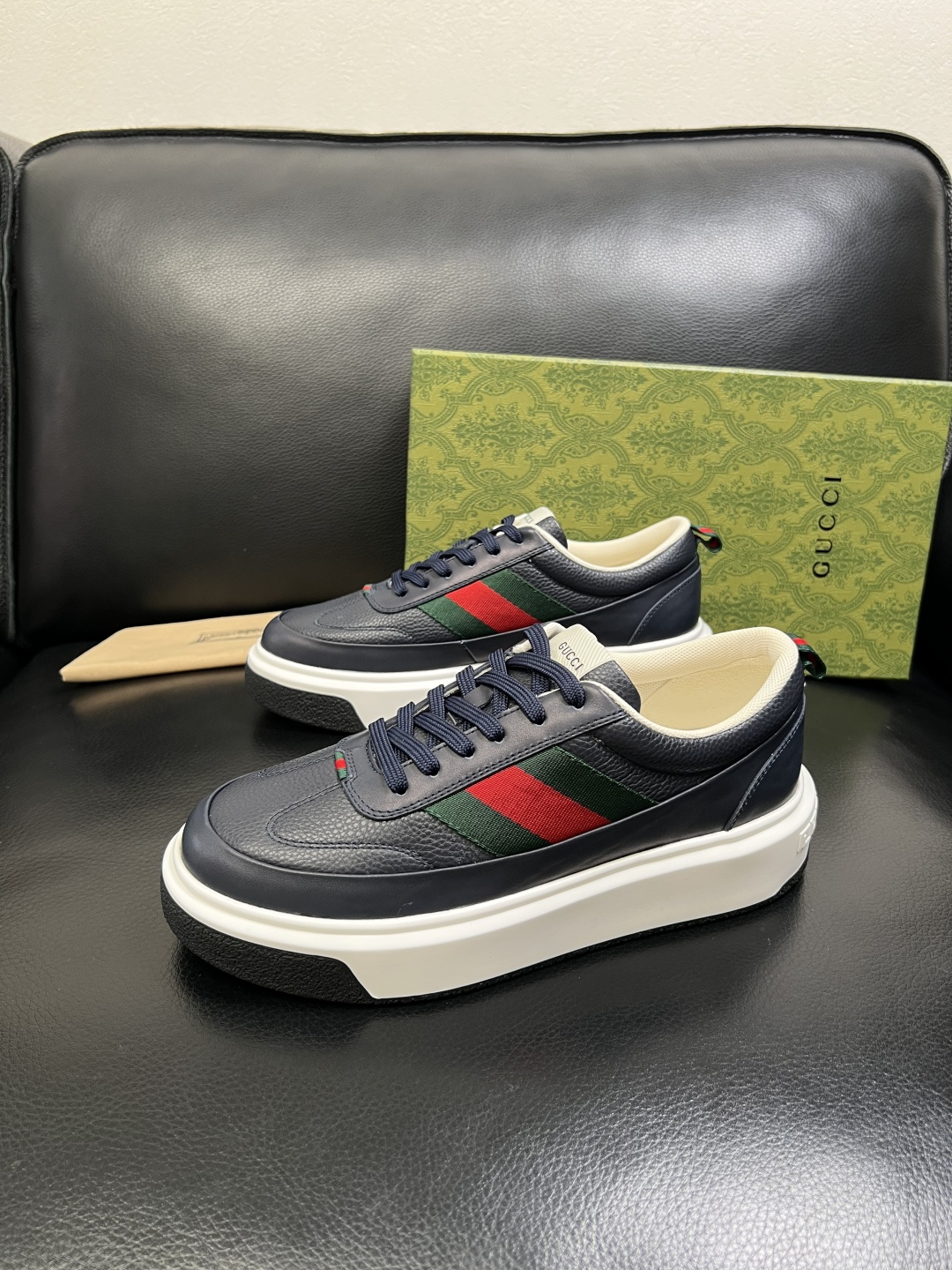 Gucci 高品质 顶级工艺品 古奇 专柜新款原厂配置，意大利进口牛皮面料，进口牛皮内里垫，透气舒适，鞋