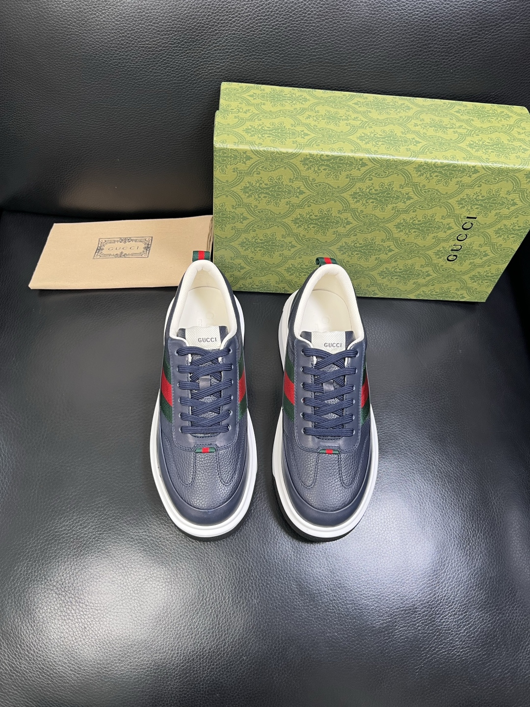 Gucci 高品质 顶级工艺品 古奇 专柜新款原厂配置，意大利进口牛皮面料，进口牛皮内里垫，透气舒适，鞋