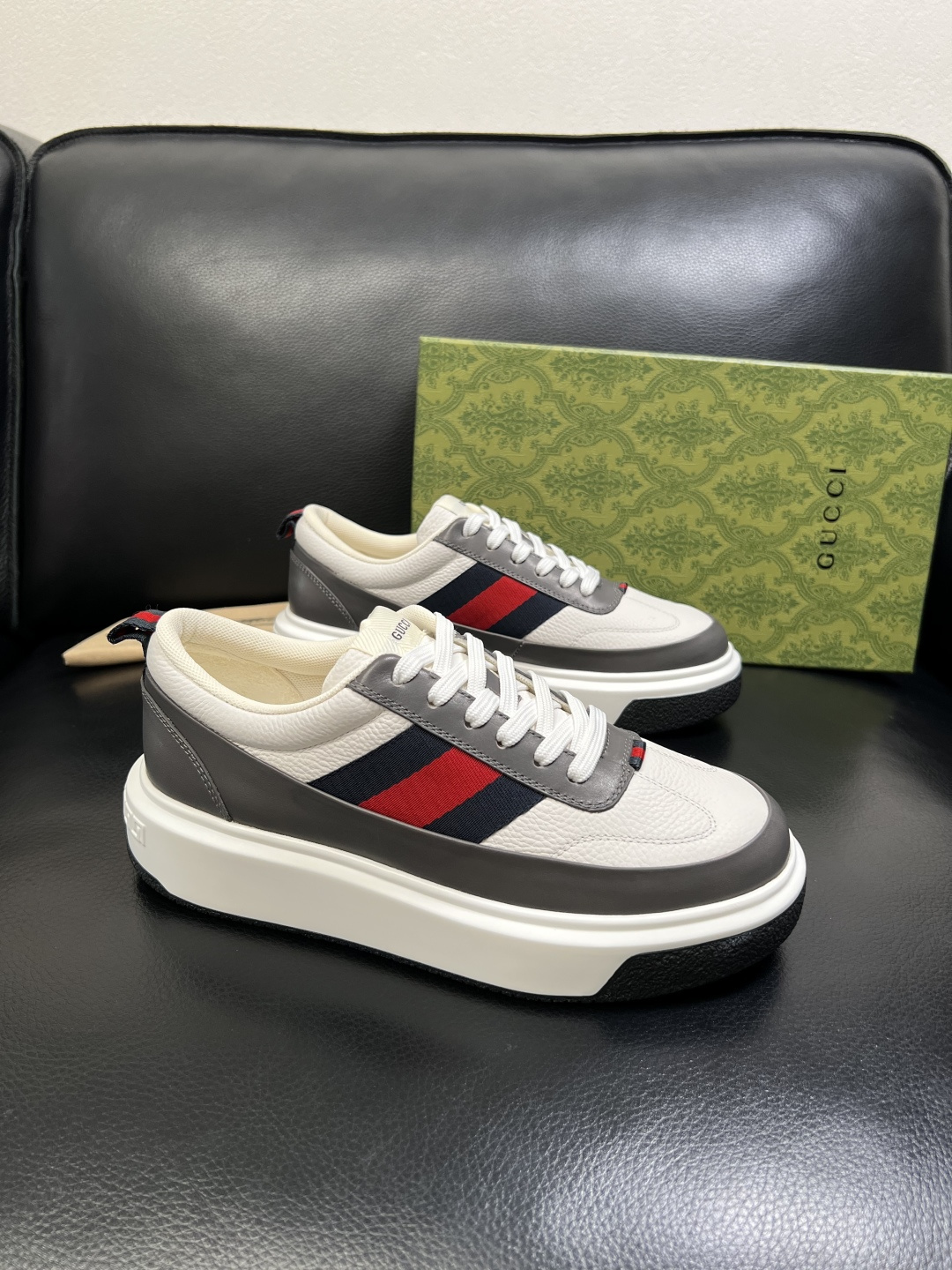 Gucci 高品质 顶级工艺品 古奇 专柜新款原厂配置，意大利进口牛皮面料，进口牛皮内里垫，透气舒适，鞋