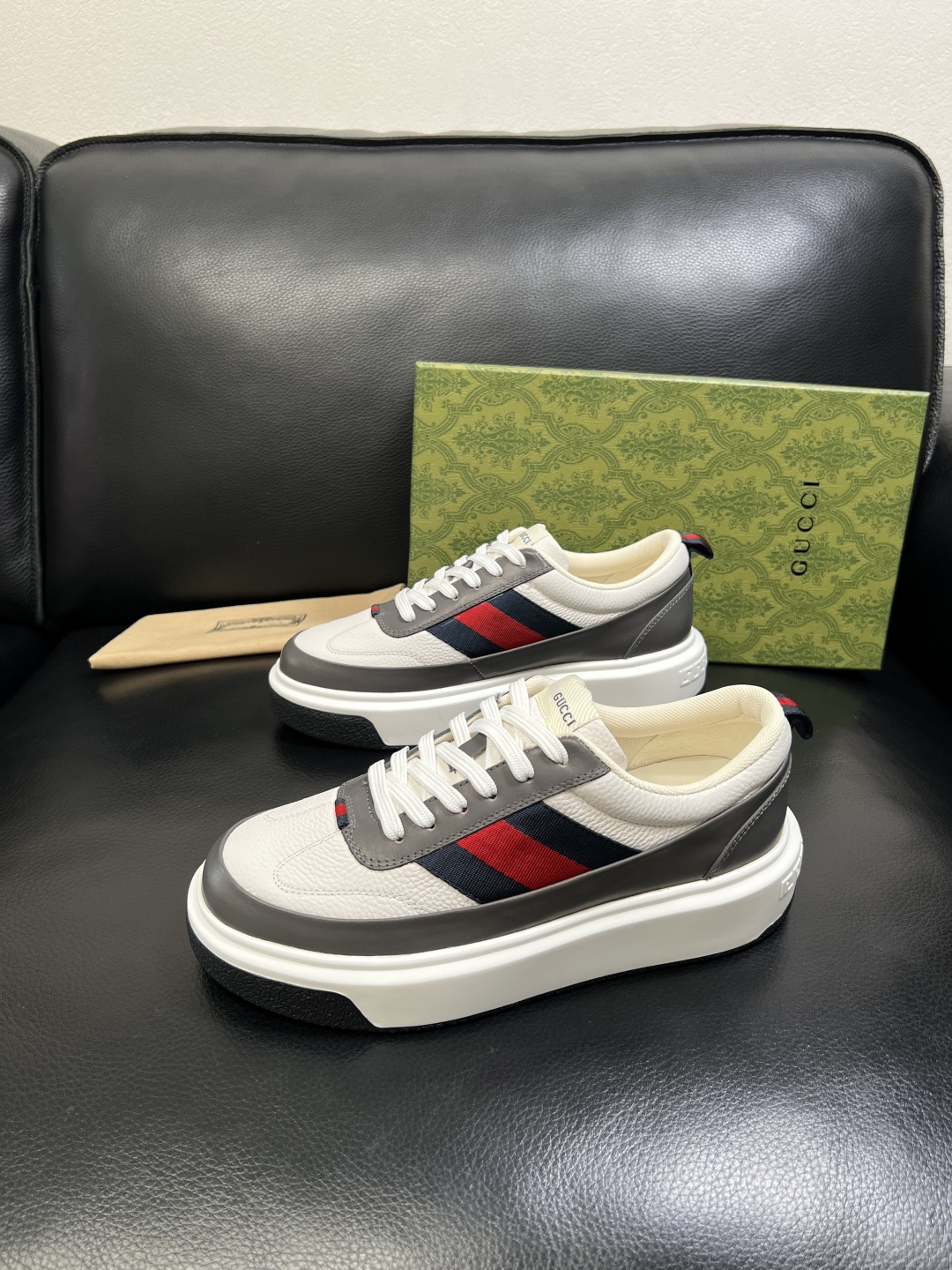 Gucci 高品质 顶级工艺品 古奇 专柜新款原厂配置，意大利进口牛皮面料，进口牛皮内里垫，透气舒适，鞋