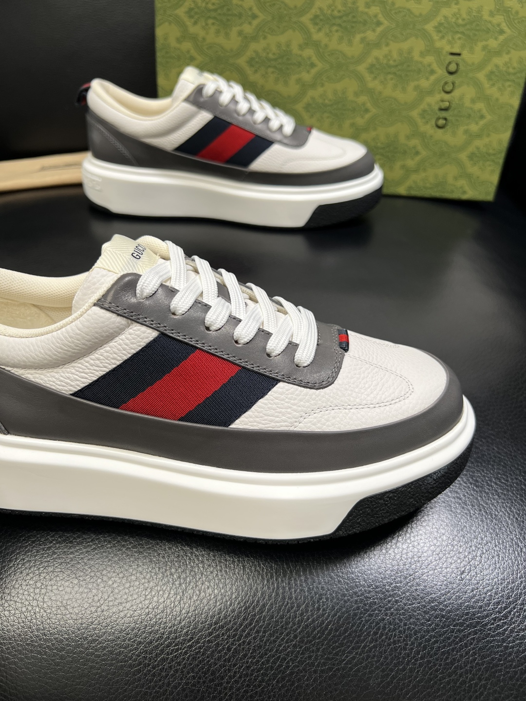 Gucci 高品质 顶级工艺品 古奇 专柜新款原厂配置，意大利进口牛皮面料，进口牛皮内里垫，透气舒适，鞋