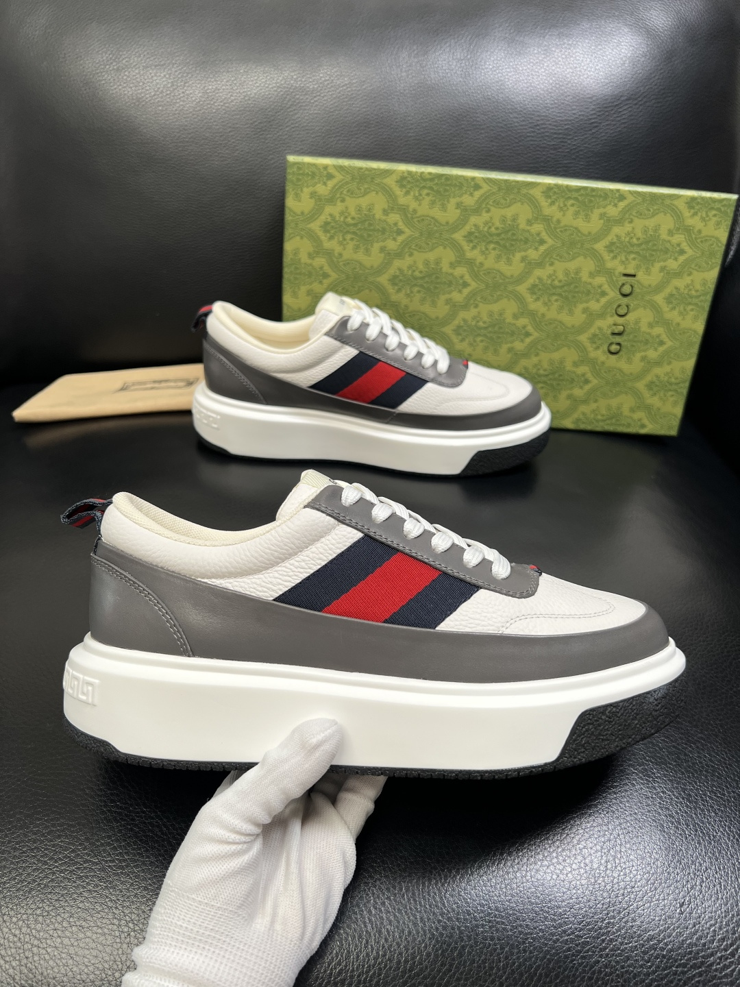 Gucci 高品质 顶级工艺品 古奇 专柜新款原厂配置，意大利进口牛皮面料，进口牛皮内里垫，透气舒适，鞋