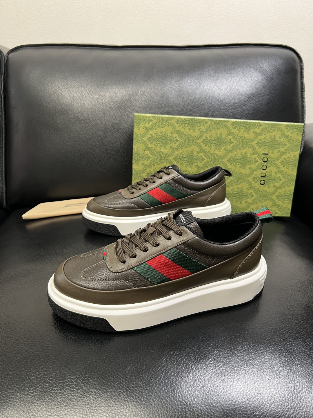 Gucci 高品质 顶级工艺品 古奇 专柜新款原厂配置，意大利进口牛皮面料，进口牛皮内里垫，透气舒适，鞋