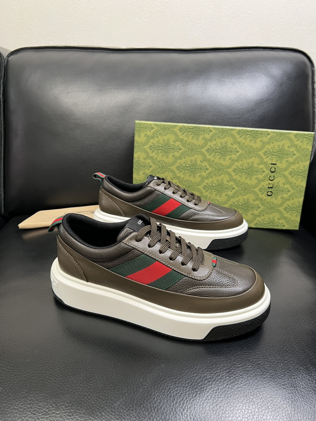 Gucci 高品质 顶级工艺品 古奇 专柜新款原厂配置，意大利进口牛皮面料，进口牛皮内里垫，透气舒适，鞋