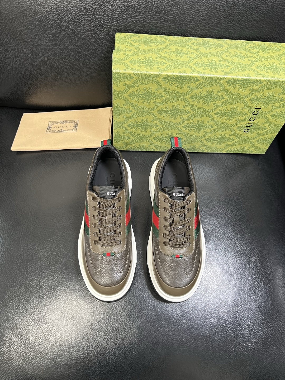 Gucci 高品质 顶级工艺品 古奇 专柜新款原厂配置，意大利进口牛皮面料，进口牛皮内里垫，透气舒适，鞋