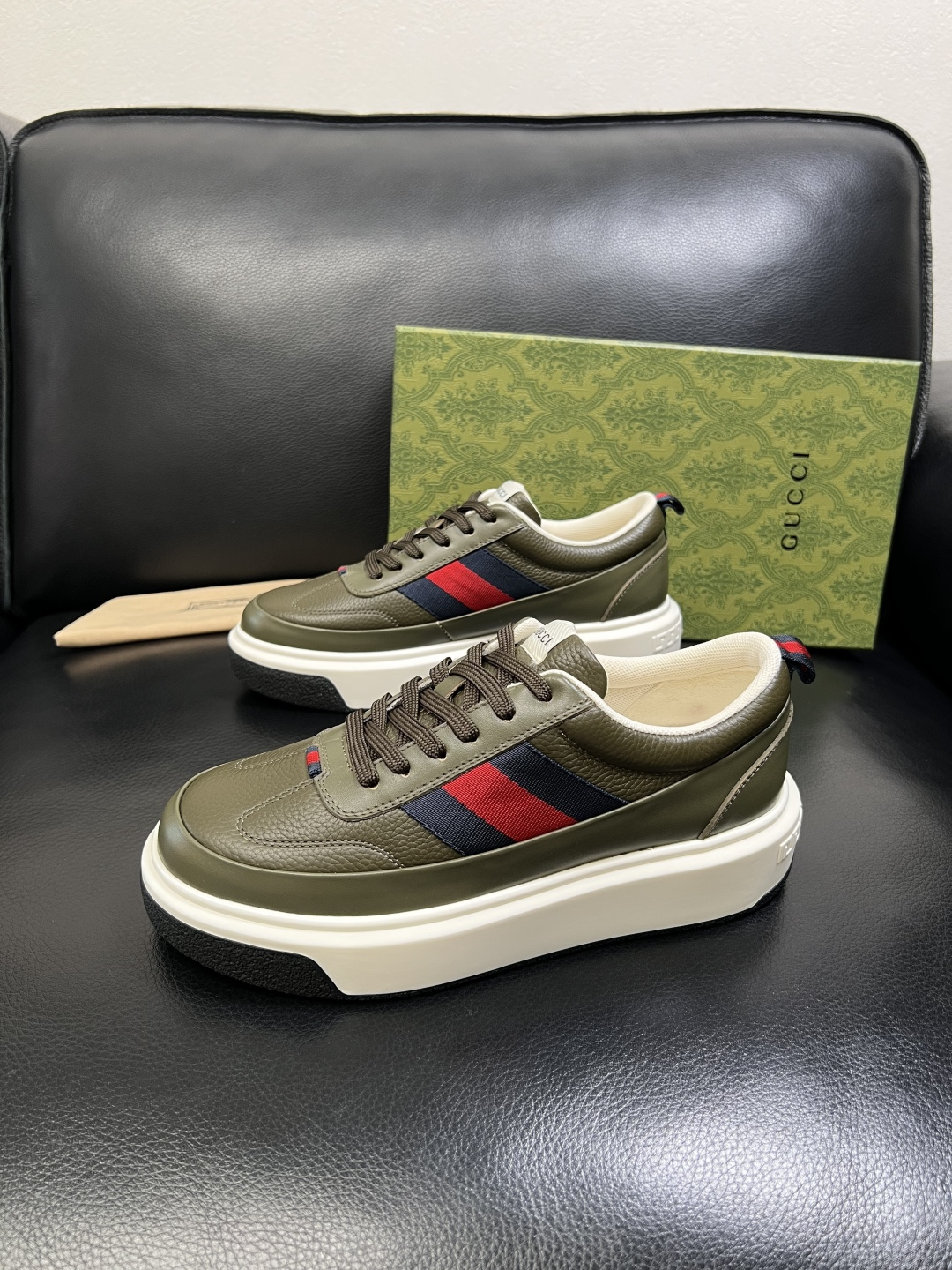 Gucci 高品质 顶级工艺品 古奇 专柜新款原厂配置，意大利进口牛皮面料，进口牛皮内里垫，透气舒适，鞋