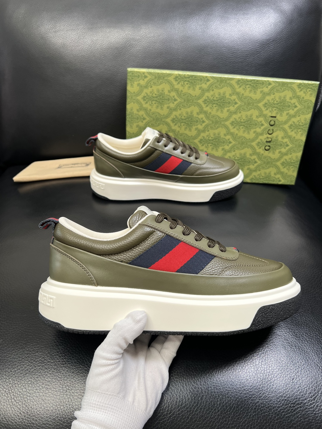 Gucci 高品质 顶级工艺品 古奇 专柜新款原厂配置，意大利进口牛皮面料，进口牛皮内里垫，透气舒适，鞋