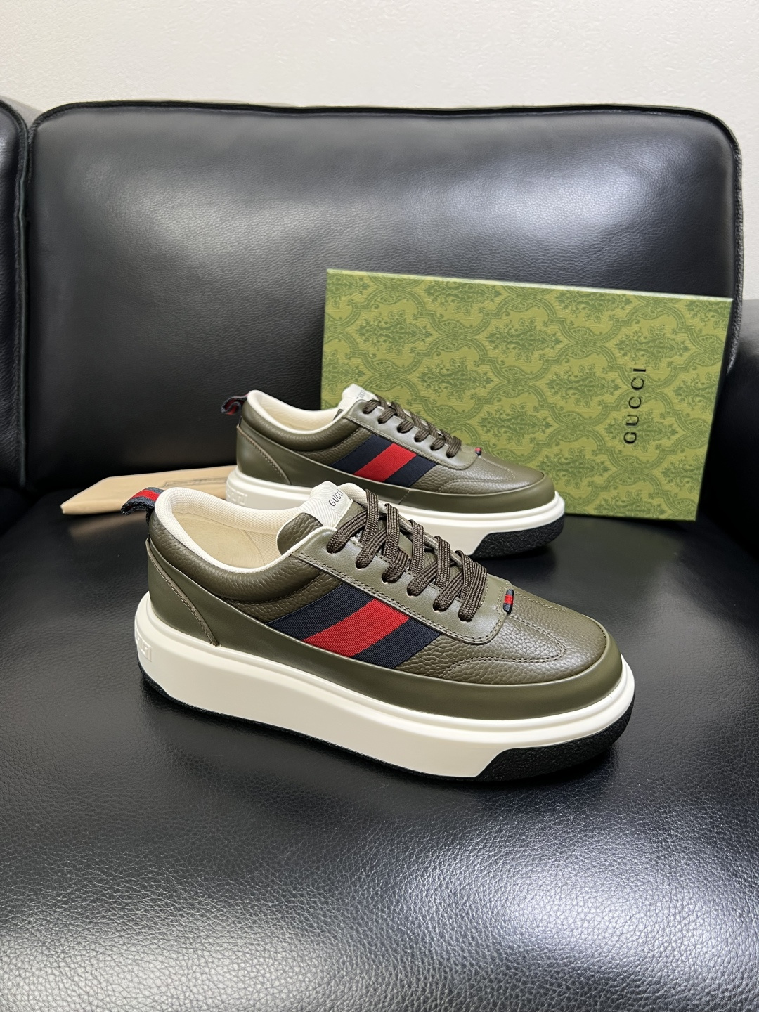 Gucci 高品质 顶级工艺品 古奇 专柜新款原厂配置，意大利进口牛皮面料，进口牛皮内里垫，透气舒适，鞋