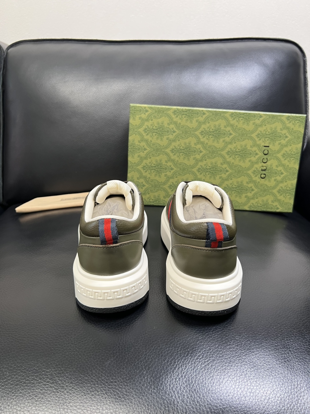 Gucci 高品质 顶级工艺品 古奇 专柜新款原厂配置，意大利进口牛皮面料，进口牛皮内里垫，透气舒适，鞋