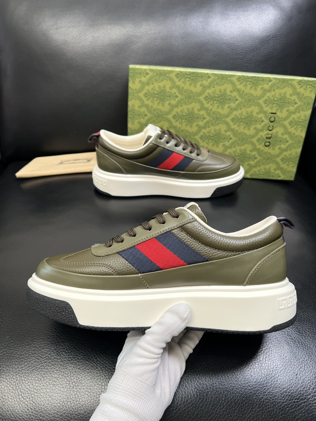 Gucci 高品质 顶级工艺品 古奇 专柜新款原厂配置，意大利进口牛皮面料，进口牛皮内里垫，透气舒适，鞋