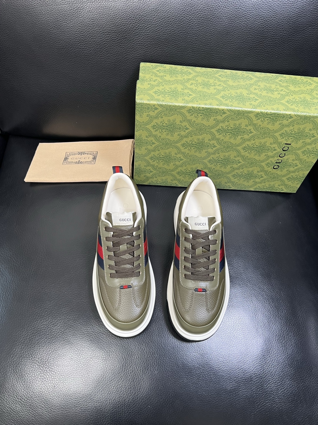 Gucci 高品质 顶级工艺品 古奇 专柜新款原厂配置，意大利进口牛皮面料，进口牛皮内里垫，透气舒适，鞋