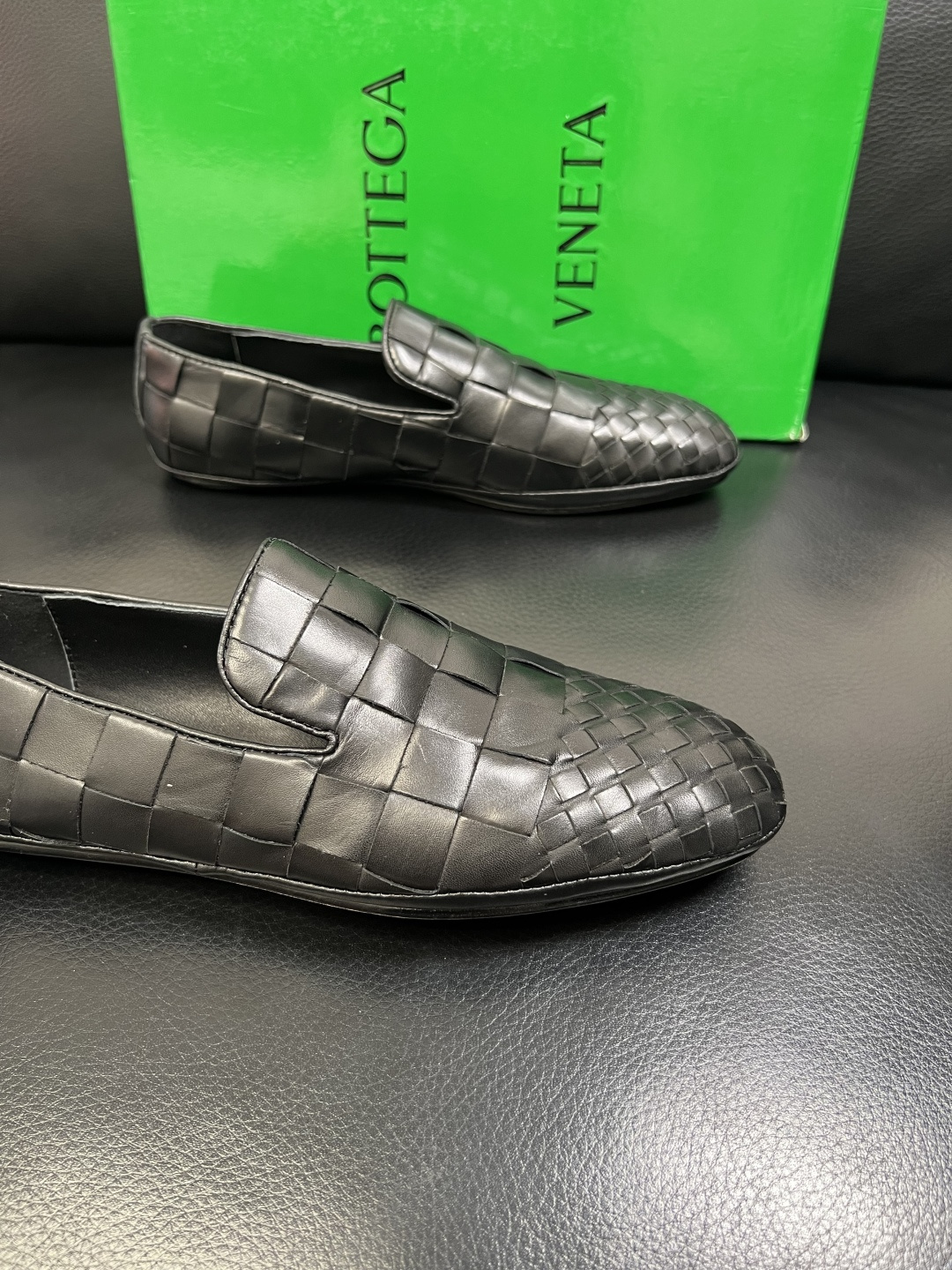 BOTTEGA VENETA 顶级代购 葆蝶家 专柜同步，鞋面意大利进口编织牛皮面料，透气牛皮内里舒适，