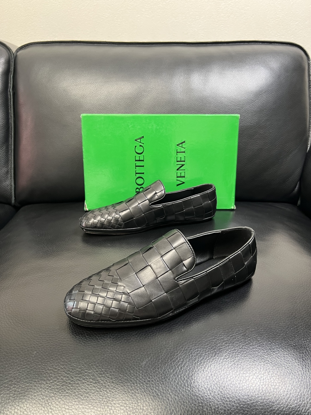 BOTTEGA VENETA 顶级代购 葆蝶家 专柜同步，鞋面意大利进口编织牛皮面料，透气牛皮内里舒适，