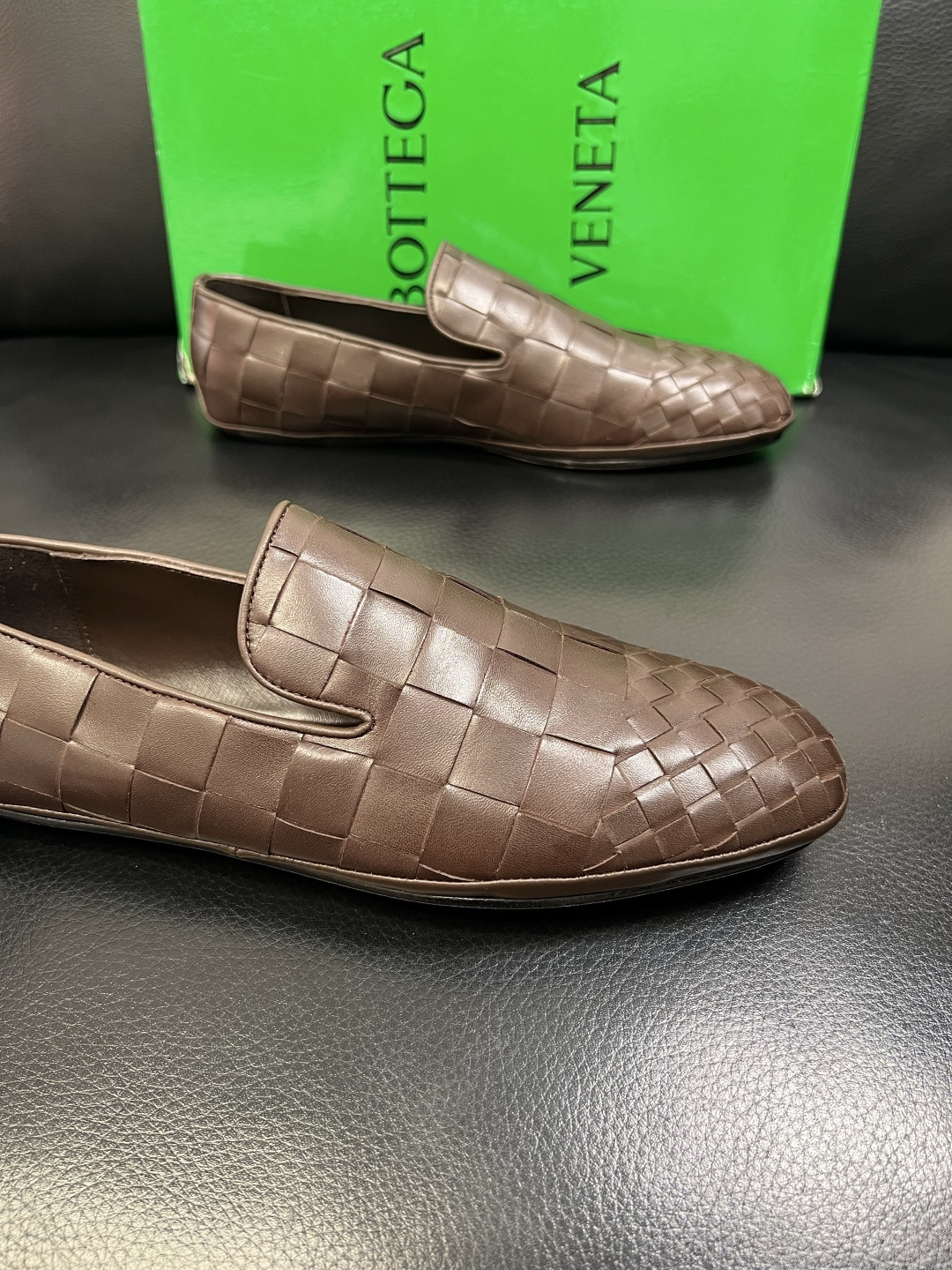BOTTEGA VENETA 顶级代购 葆蝶家 专柜同步，鞋面意大利进口编织牛皮面料，透气牛皮内里舒适，