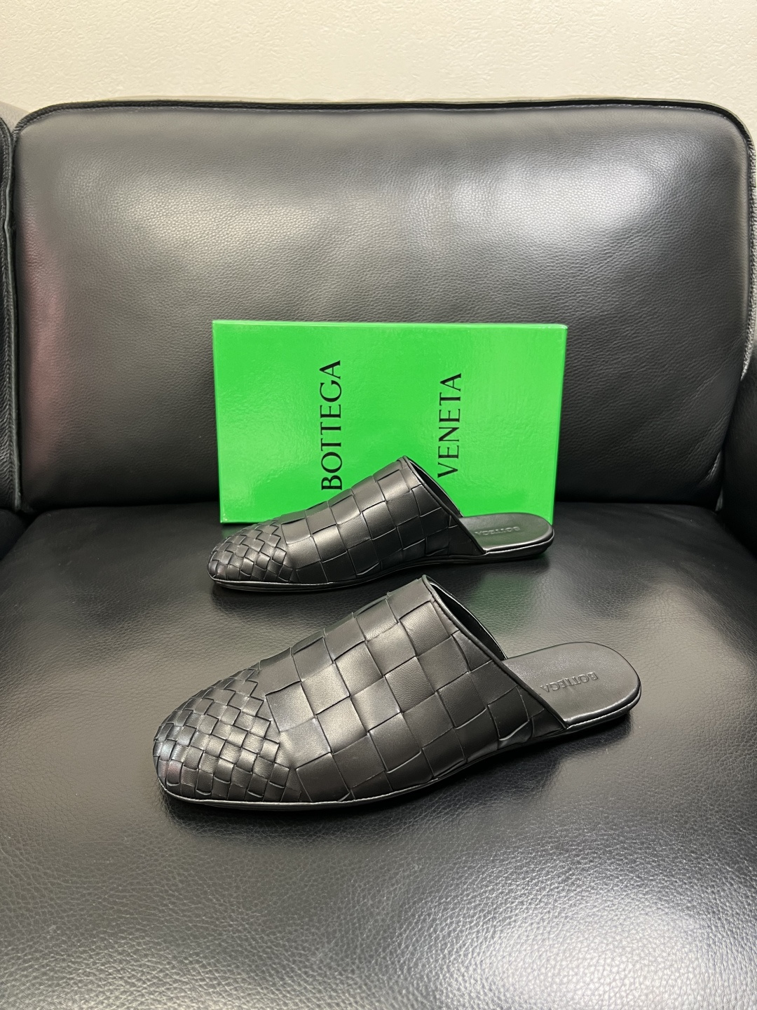 BOTTEGA VENETA 顶级代购 葆蝶家 专柜同步，鞋面意大利进口编织牛皮面料，透气牛皮内里舒适，